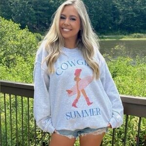 Cowgirl Summer Graphic White Sweatshirt Western Rodeo Surfing Sz S/M Cotton